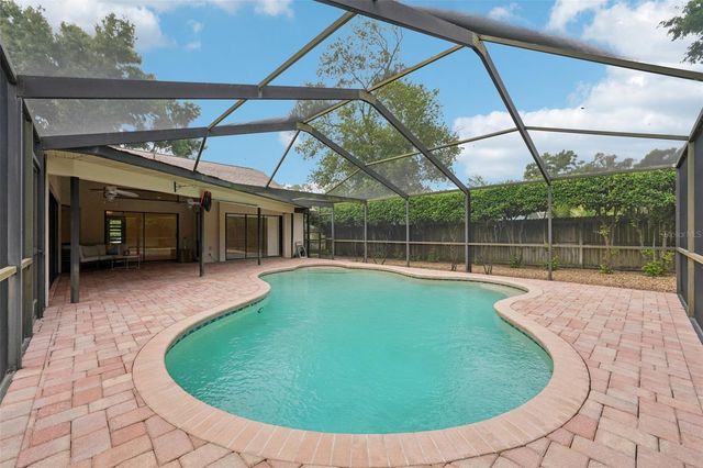 1604 PALACE COURT, Valrico, FL 33594