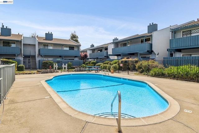 2327 Fairway Drive, San Leandro, CA 94577