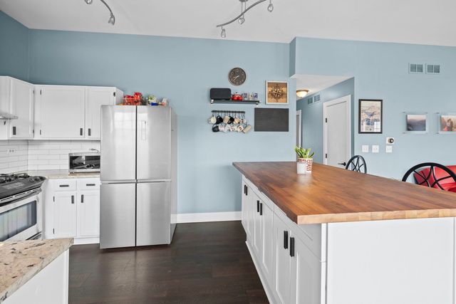 648 Portage Court 648, Vernon Hills, IL 60061