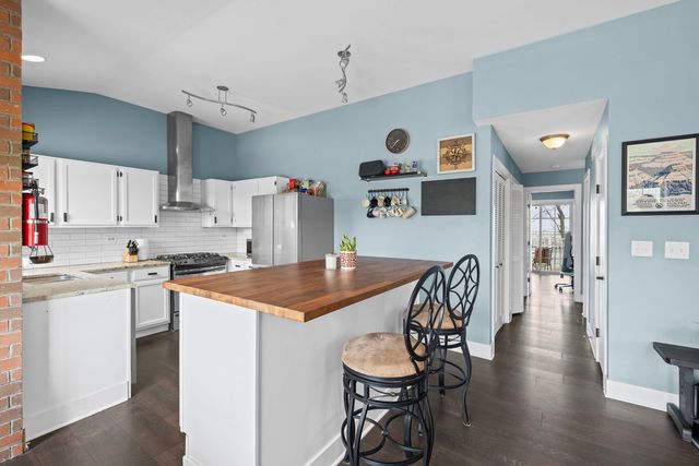 648 Portage Court 648, Vernon Hills, IL 60061