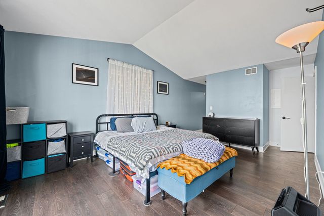 648 Portage Court 648, Vernon Hills, IL 60061