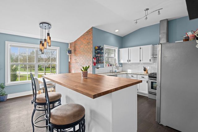 648 Portage Court 648, Vernon Hills, IL 60061