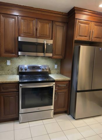 4821 NW 22ND Court 204, Lauderhill, FL 33313