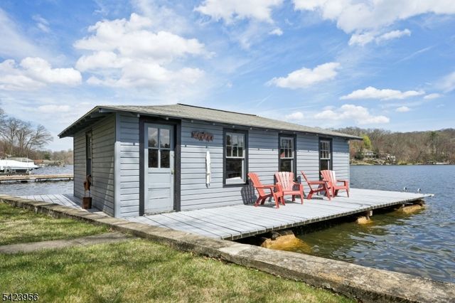 213 Hudson Ave, Hopatcong Boro, NJ 07843