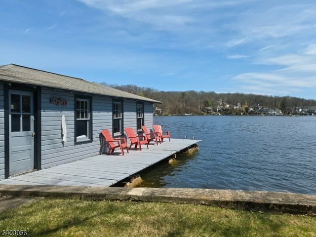 213 Hudson Ave, Hopatcong Boro, NJ 07843