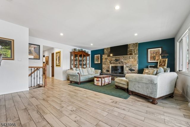 213 Hudson Ave, Hopatcong Boro, NJ 07843