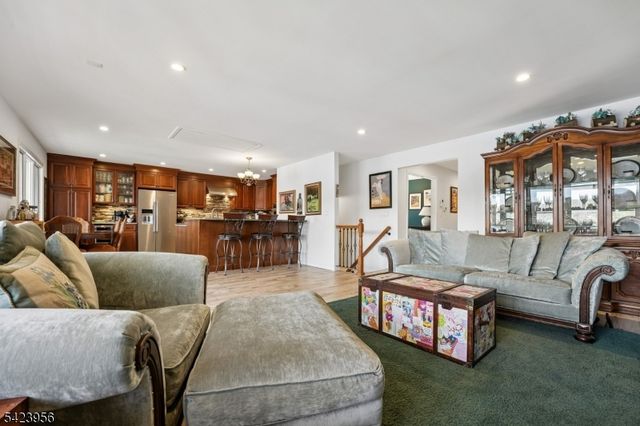 213 Hudson Ave, Hopatcong Boro, NJ 07843