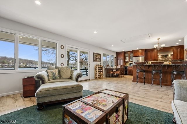 213 Hudson Ave, Hopatcong Boro, NJ 07843