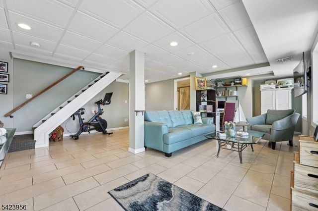 213 Hudson Ave, Hopatcong Boro, NJ 07843