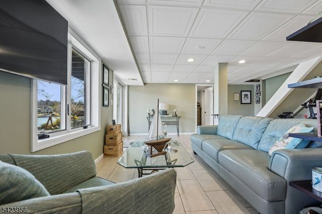 213 Hudson Ave, Hopatcong Boro, NJ 07843