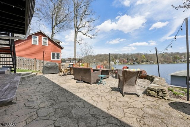 213 Hudson Ave, Hopatcong Boro, NJ 07843