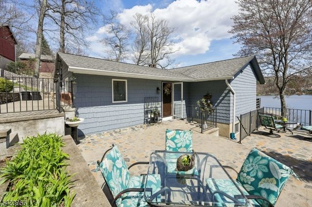 213 Hudson Ave, Hopatcong Boro, NJ 07843