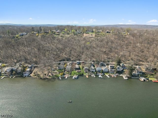 213 Hudson Ave, Hopatcong Boro, NJ 07843