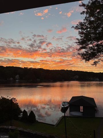 213 Hudson Ave, Hopatcong Boro, NJ 07843