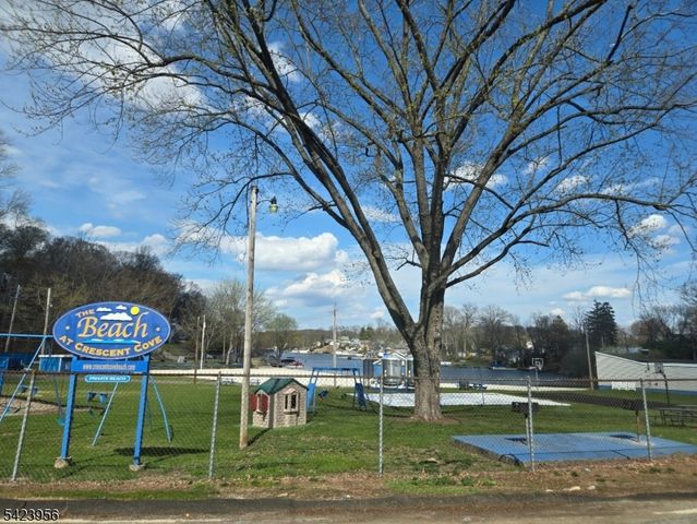 213 Hudson Ave, Hopatcong Boro, NJ 07843