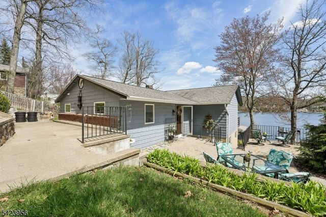 213 Hudson Ave, Hopatcong Boro, NJ 07843