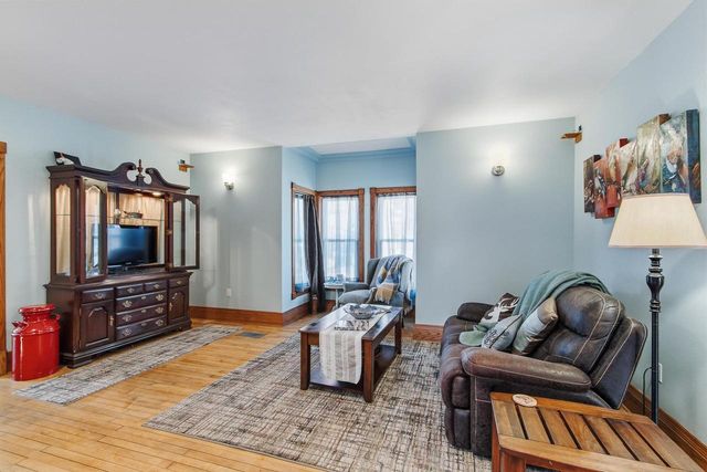 7 E Rollin Street, Edgerton, WI 53534