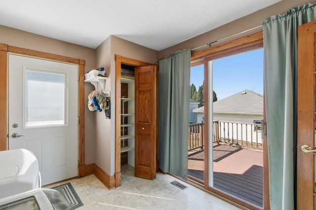 7 E Rollin Street, Edgerton, WI 53534