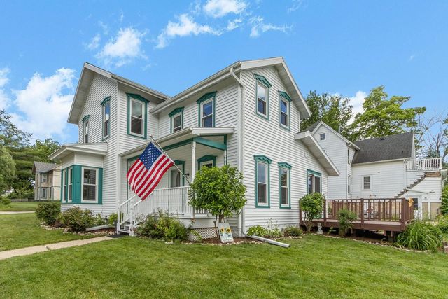 7 E Rollin Street, Edgerton, WI 53534