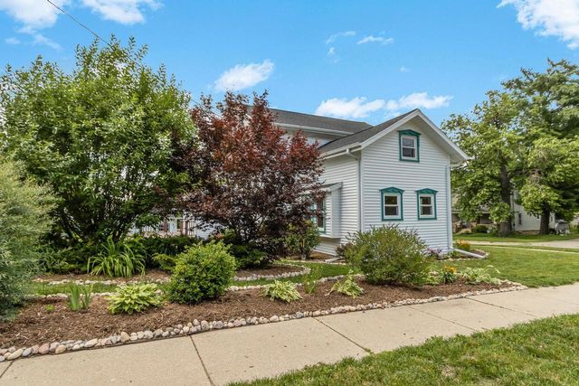 7 E Rollin Street, Edgerton, WI 53534