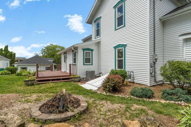 7 E Rollin Street, Edgerton, WI 53534