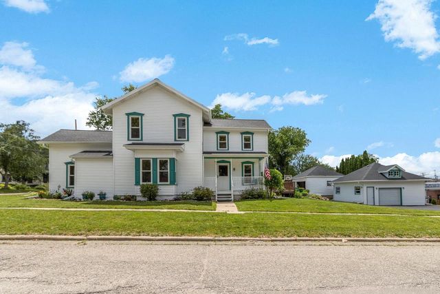 7 E Rollin Street, Edgerton, WI 53534