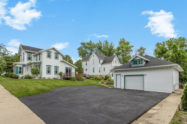 7 E Rollin Street, Edgerton, WI 53534