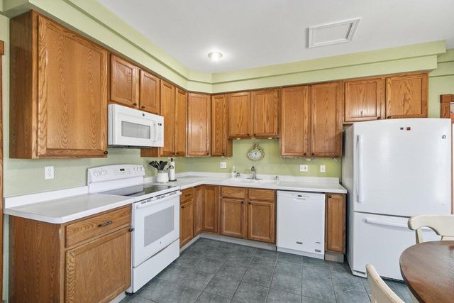 7 E Rollin Street, Edgerton, WI 53534