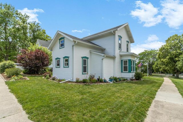 7 E Rollin Street, Edgerton, WI 53534