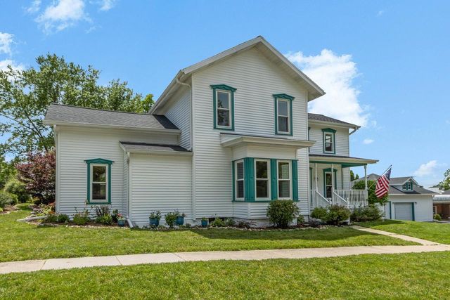 7 E Rollin Street, Edgerton, WI 53534