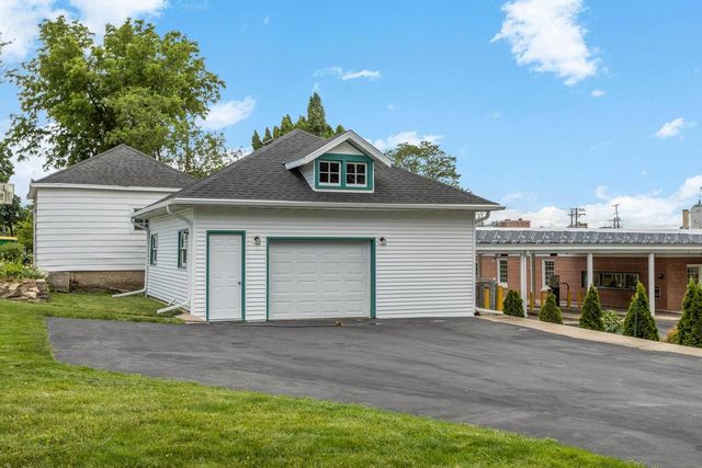 7 E Rollin Street, Edgerton, WI 53534