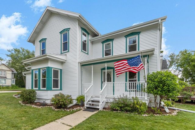 7 E Rollin Street, Edgerton, WI 53534