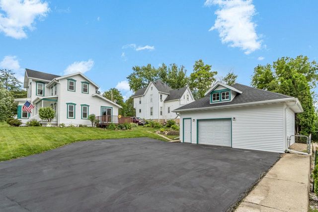 7 E Rollin Street, Edgerton, WI 53534