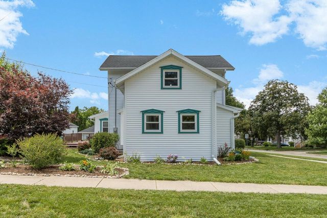 7 E Rollin Street, Edgerton, WI 53534