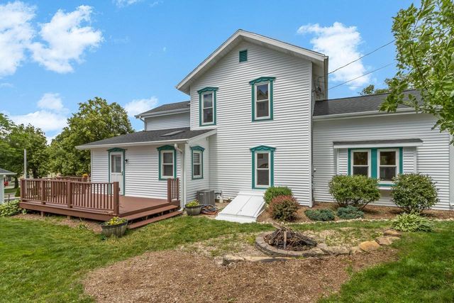 7 E Rollin Street, Edgerton, WI 53534