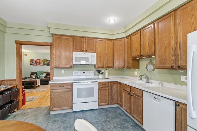 7 E Rollin Street, Edgerton, WI 53534