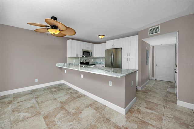 10379 PARADISE BOULEVARD 35, Treasure Island, FL 33706