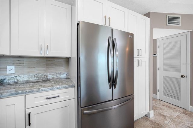10379 PARADISE BOULEVARD 35, Treasure Island, FL 33706