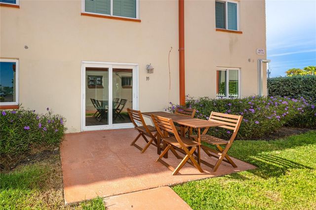 10379 PARADISE BOULEVARD 35, Treasure Island, FL 33706