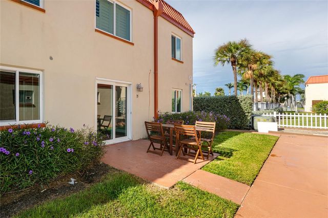 10379 PARADISE BOULEVARD 35, Treasure Island, FL 33706
