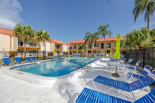 10379 PARADISE BOULEVARD 35, Treasure Island, FL 33706
