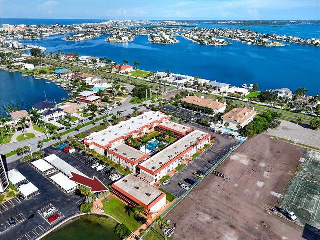 10379 PARADISE BOULEVARD 35, Treasure Island, FL 33706
