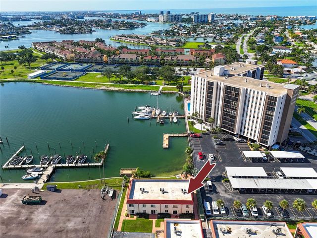10379 PARADISE BOULEVARD 35, Treasure Island, FL 33706