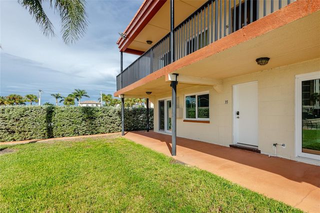 10379 PARADISE BOULEVARD 35, Treasure Island, FL 33706
