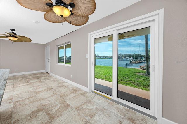 10379 PARADISE BOULEVARD 35, Treasure Island, FL 33706