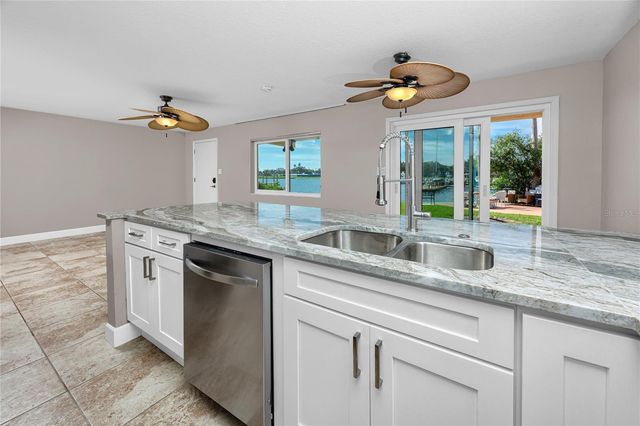 10379 PARADISE BOULEVARD 35, Treasure Island, FL 33706