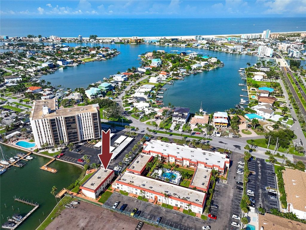 10379 PARADISE BOULEVARD 35, Treasure Island, FL 33706
