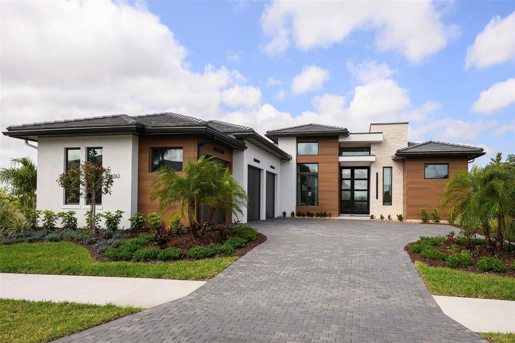8613 SANDPOINT STREET, Sarasota, FL 34240