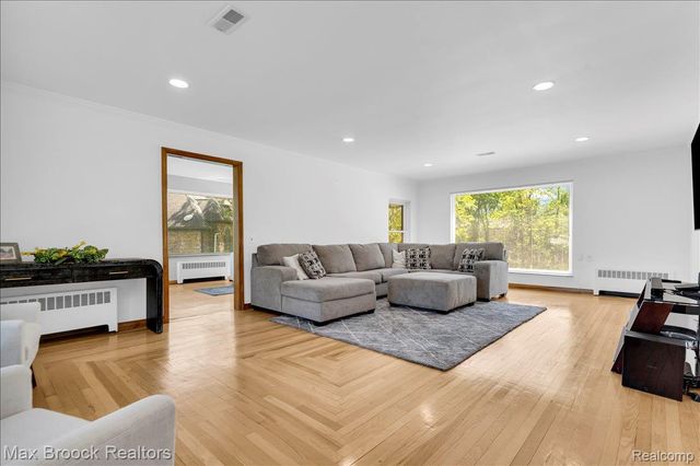 43747 Woodward Avenue, Bloomfield Hills, MI 48302