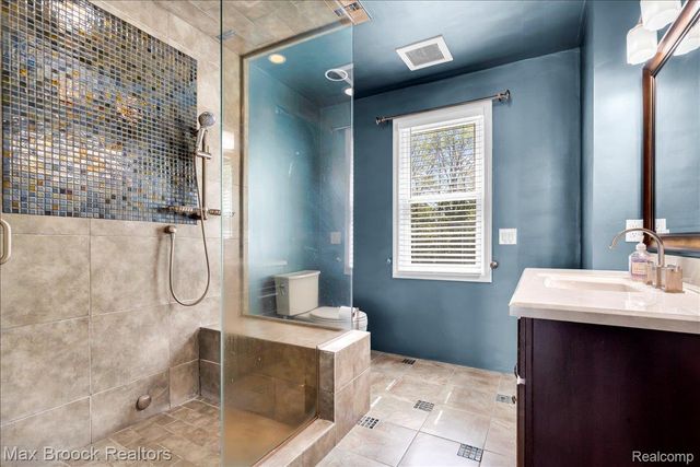 43747 Woodward Avenue, Bloomfield Hills, MI 48302